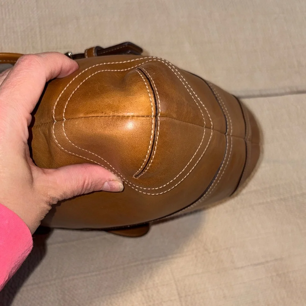 Coach Soho Vintage. Leather/Silver Buckle Crossbody Saddlebag. EUC - Picture 10 of 16